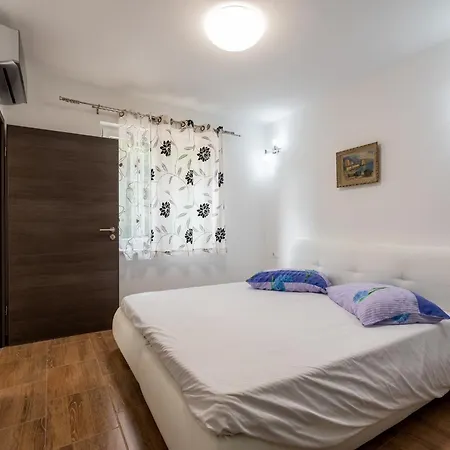 St Nikola With Private Pool And Jacuzzi Willa Nedeščina
